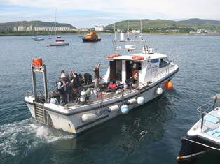 Endevour dive boat: (c) Iain Crampton